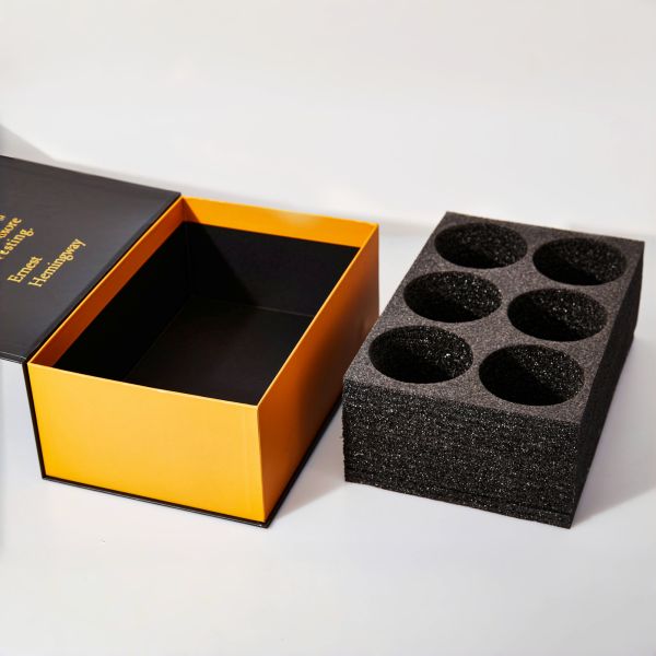 Luxury Magnetic Packaging Box with Gold Stamping Logo and Spot UV Finish