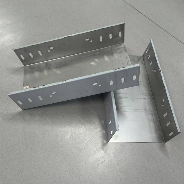 Customized Sheet Metal Stainless Steel Cable Tray Silver 50mm-1000mm Organized Cable Management