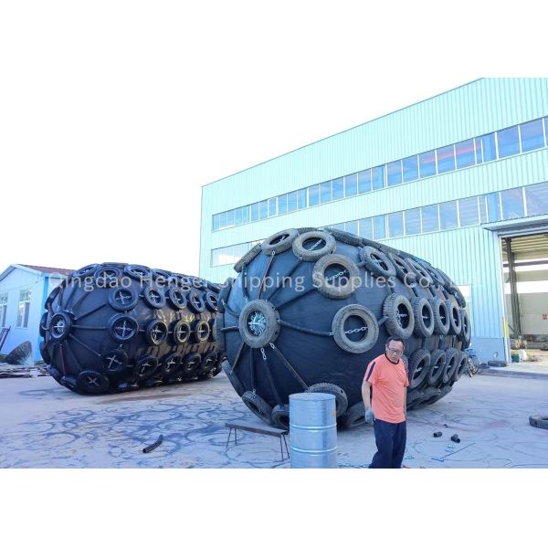 ISO17357 Certified Pneumatic Rubber Fender 50/80Kpa Pressure For Marine Protection
