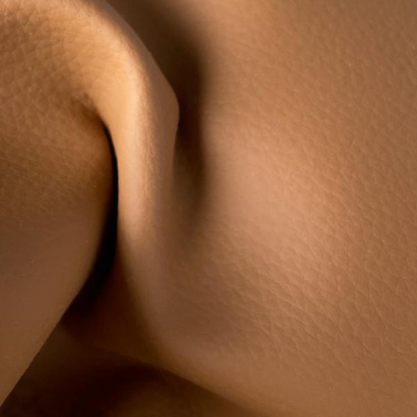 Eco Synthetic PVC Leather Material Litchi Pattern Sustainable For Public Areas