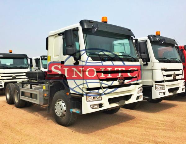 HOWO Automatic Tractor Truck 40 - 80 Tons Payload Capacity HW76 Cab