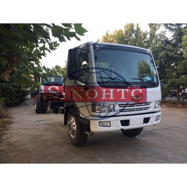 8 - 12 Tons Cargo Transport Truck 6 Wheelers Truck Chassis For Refitting Cargo / Tank Truck