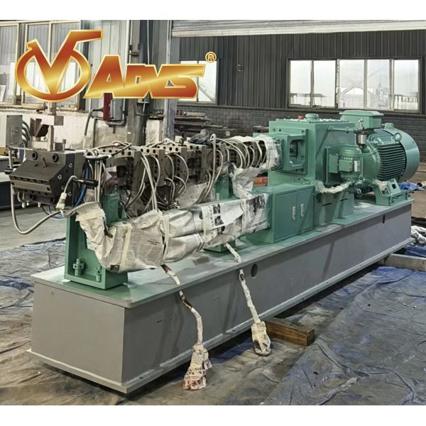 450kg/h High Torque Co-rotating Twin Screw Extruder with Long Operating Life