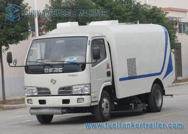 Dongfeng 3500L Road Sweeper Truck Small 4 X 2 500KG 66KW 90HP
