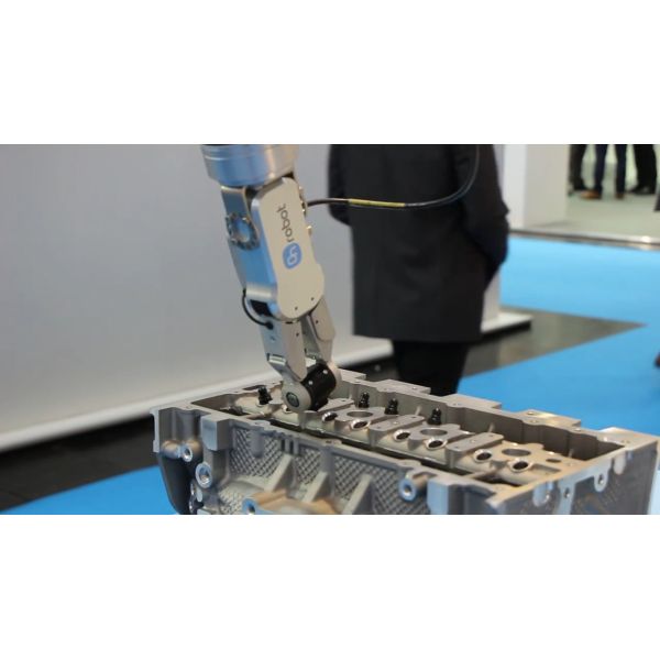 collaborative robots and industrial robots for coffee robot