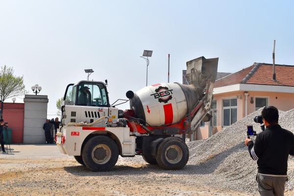 2 Cubic Meter Automatic Rotating Drum Cement Sand Mixer Concrete Carrier Truck