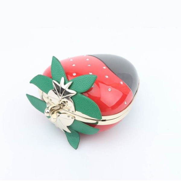 2016 spring and summer new personalized mini strawberry fruit hand shoulder bag Messenger chain acrylic Dinner