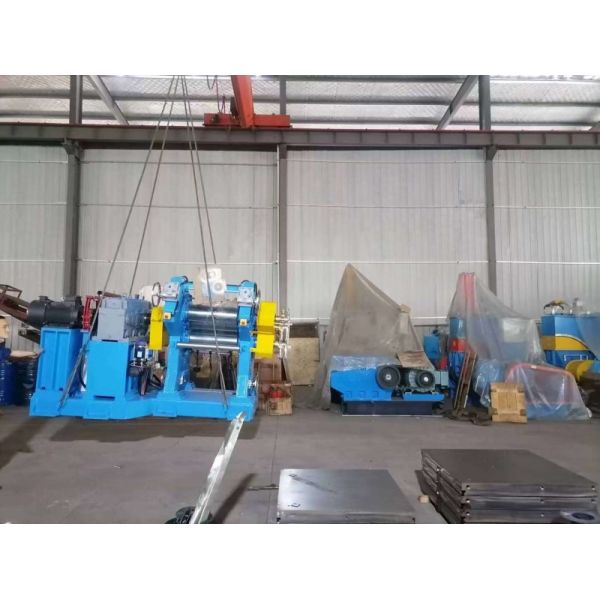 XK 230 Rubber Mixing Mill PLC Control Chilled Cast Iron 2 Roller Stable Mixing