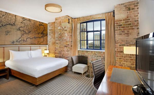 Budget Hotel Bedroom Furniture Leather bed with Leisure chairs and Wood TV Stand Cabinets