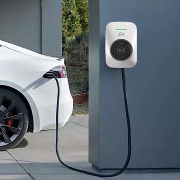 7KW IP55 Wall Mount Wallbox EV Charging Station With 5 Meter Cable For Nissan Leaf