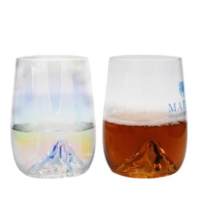 A parte inferior Crystal Wine Glass With Ion da montanha do gelo chapeou iridescente