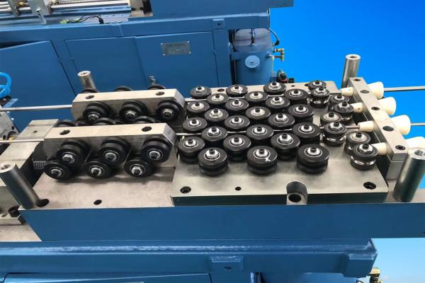Máquina automática Rod do rebobinamento da tubulação do cobre de Chipless que endireita a máquina