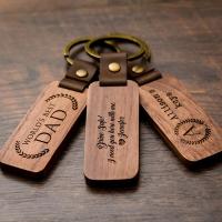 Nuez de madera grabada regalo de encargo de la cadena dominante para la oficina casera 4,5 el x 1in del coche
