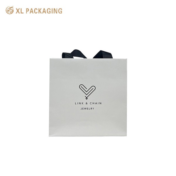 White Kraft Jewelry Paper Gift Bags Recyclable Paper Bags With Black Ribbon Handles For Jewelry