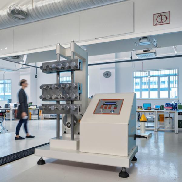 ASTM D813 D430 Machine d'essai de flexion JIS K6301 ISO 132 Appareil d'essai de résistance au pliage des tissus