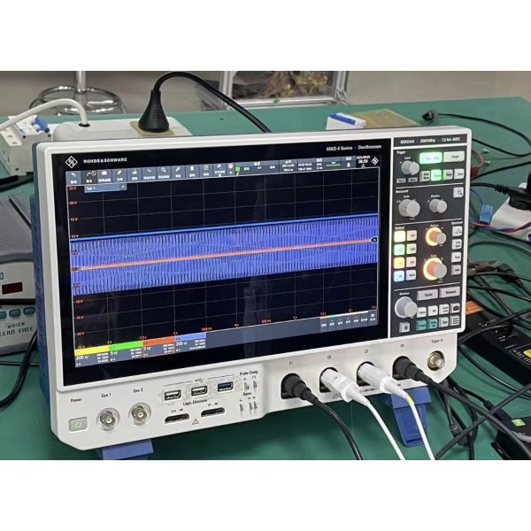 Rohde and Schwarz MXO44 Цифровой осциллоскоп 4 канал 200 МГц в условиях полной работы