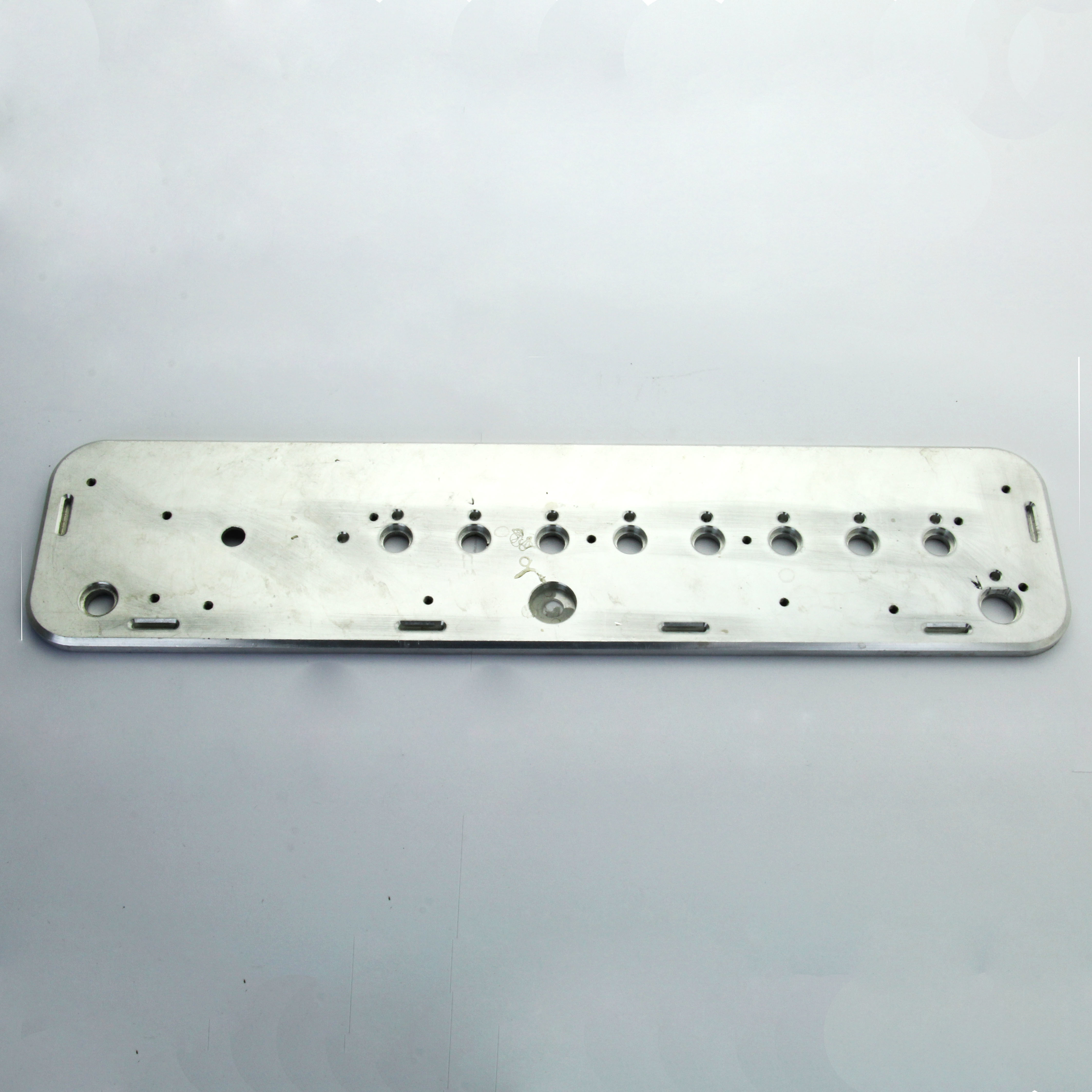 Алюминиевые части сплава 6061 подвергли механической обработке CNC, котор, серебр анодируют обслуживания CNC подвергая механической обработке