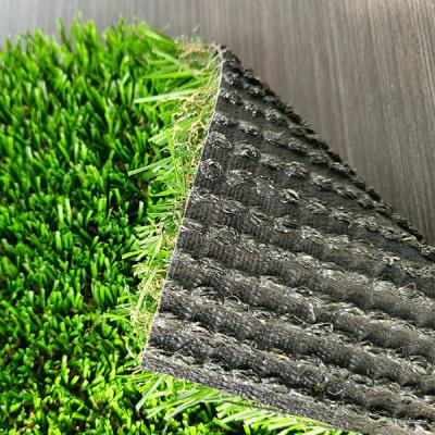 Grama artificial reciclada de 32 mm com fácil instalação e boa resistência ao desgaste Grama sintética verde