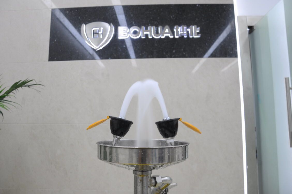 BH30-1012ZPW Station automatique de lavage des yeux 304 en acier inoxydable ANSI Z358.1