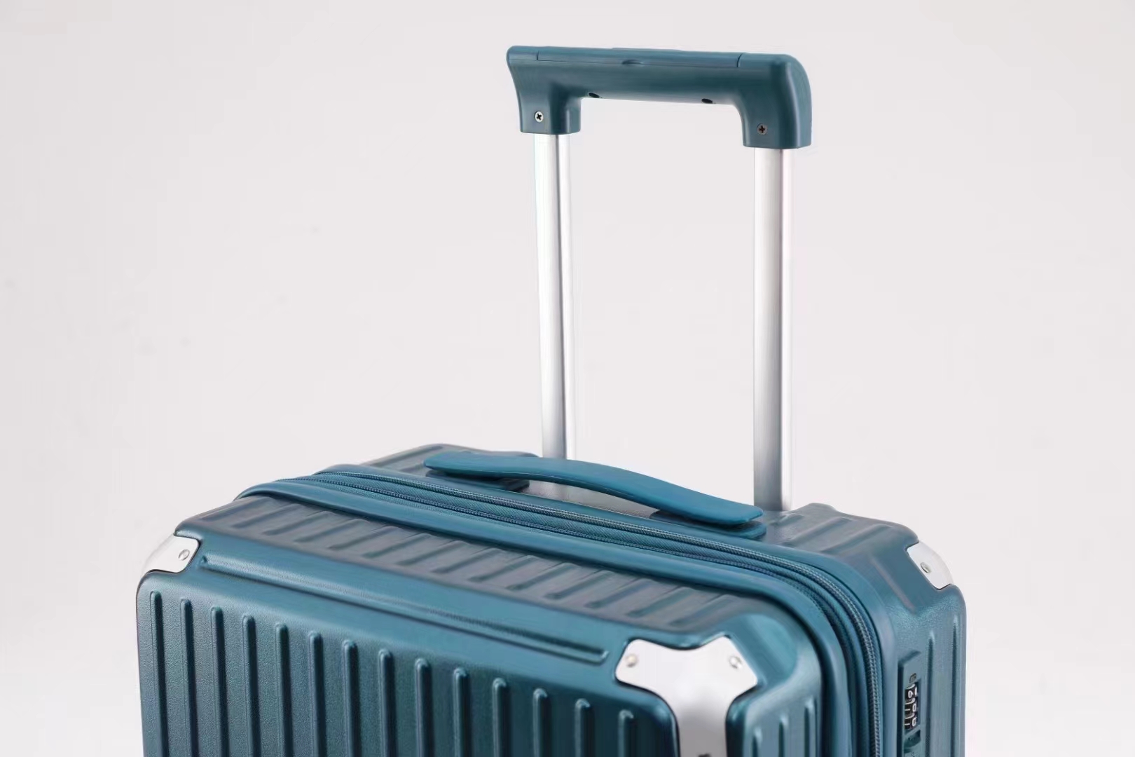 Best Selling Multi-Function Travel Case Luggage Set Outdoors Spinner Suitcase USB Charging Port Cup Holder Aluminum PC Materials