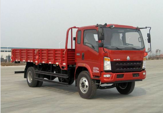 120HP HOWO Light Duty Commercial Trucks , Flatbed Cargo Truck 4X2 , Color Can Be Selected