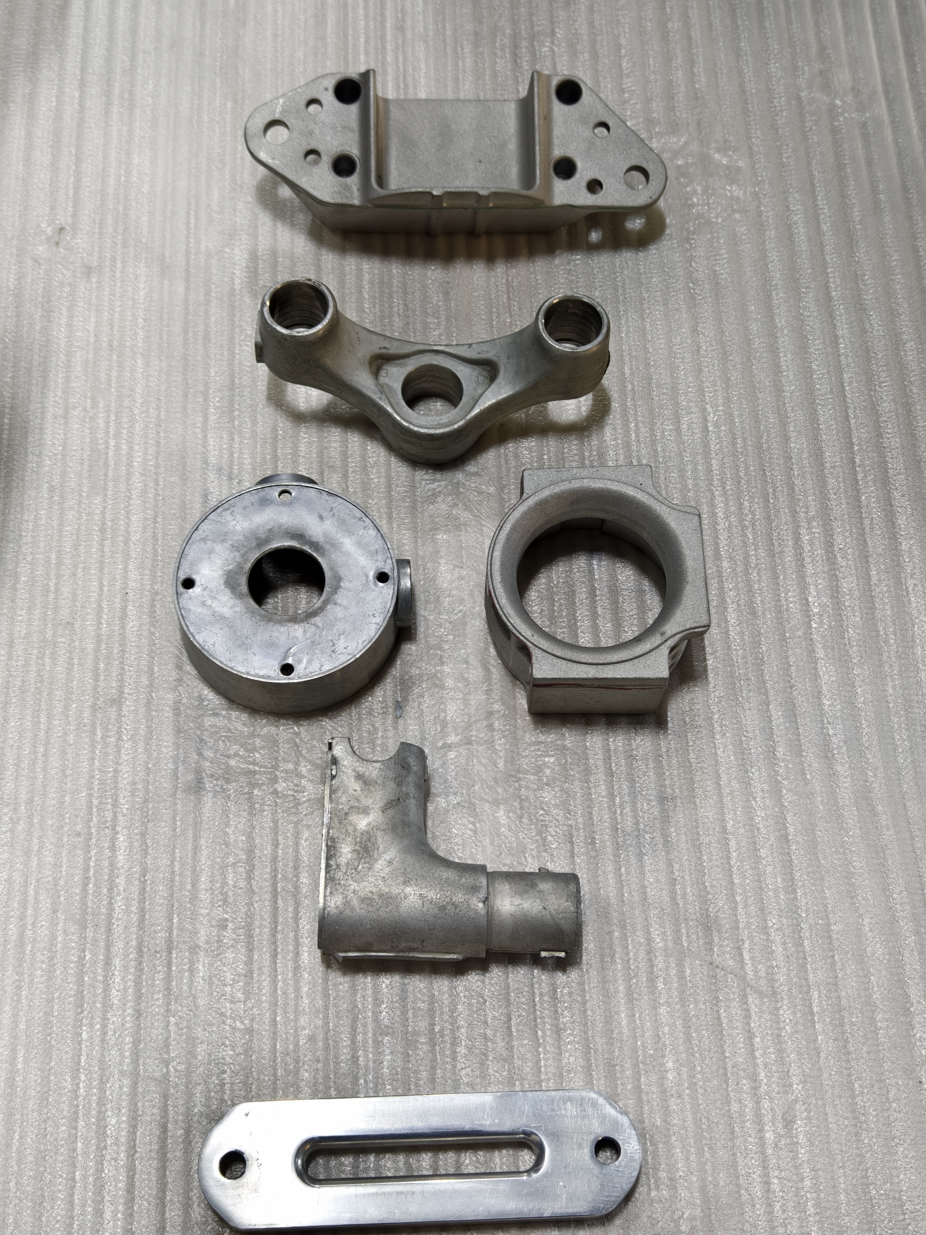 Six Axis Robotic Polishing Machine PLC Control For Cast Aluminum Products