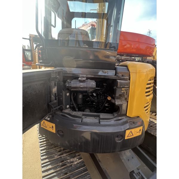 Модель двигателя Komatsu 4D88E-6 Подержанный KomatsuPC55MR Экскаватор Кувшин вместимостью 0,15 м