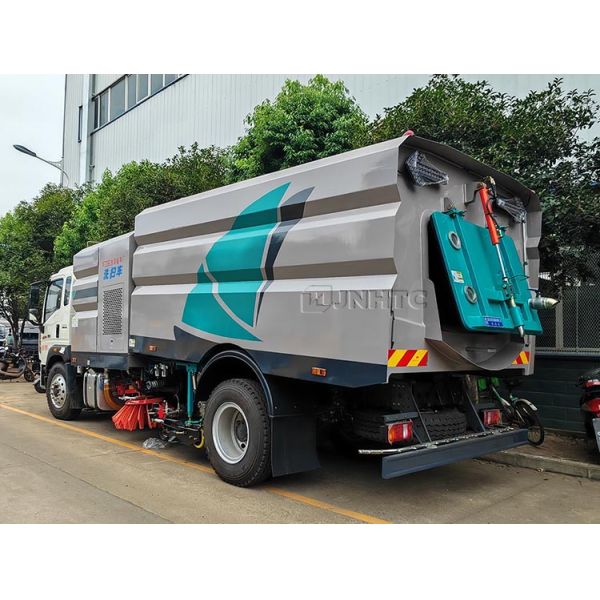 HOWO Chariot balayeur de route 4X2 Chariot de nettoyage de neige