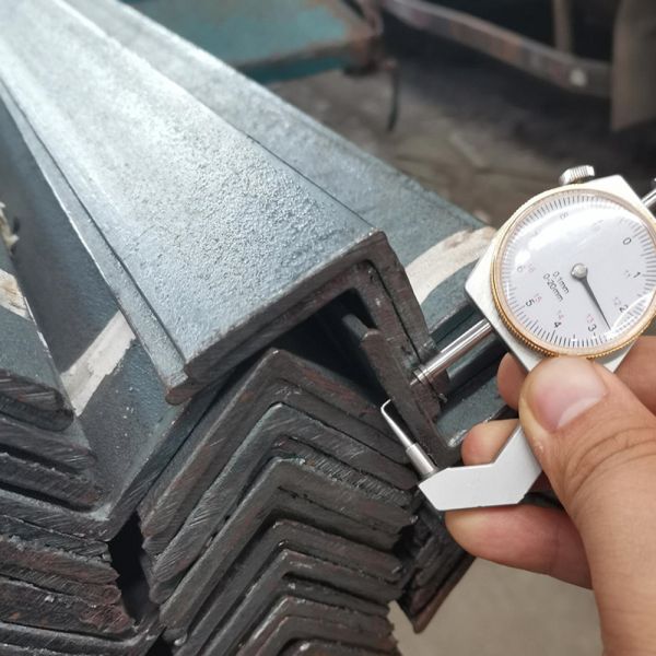 Iron Material Angle Cut SS301 SS304 Equal Angle Bar Surface BA/2B/NO.1/NO.3/NO.4/8K/HL/2D/1D for Structural Construction
