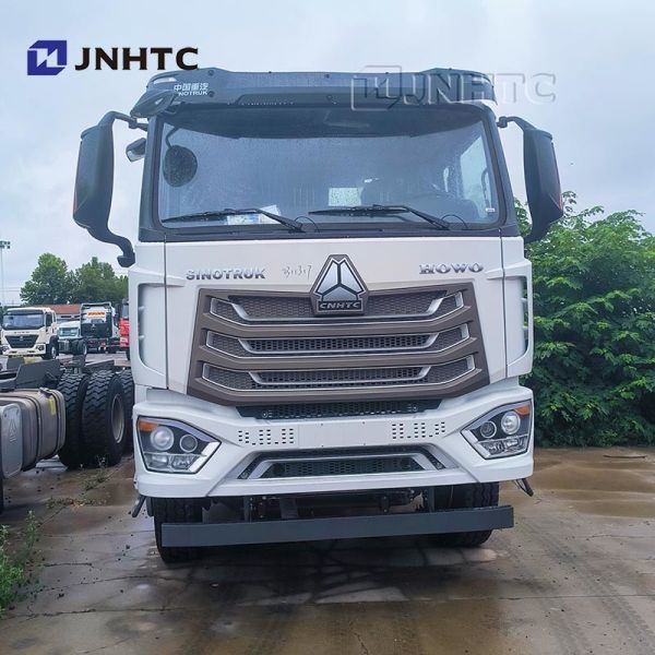 SINOTRUK HOHAN 6X4 Fuel Delivery Diesel Tanker Truck For Sale