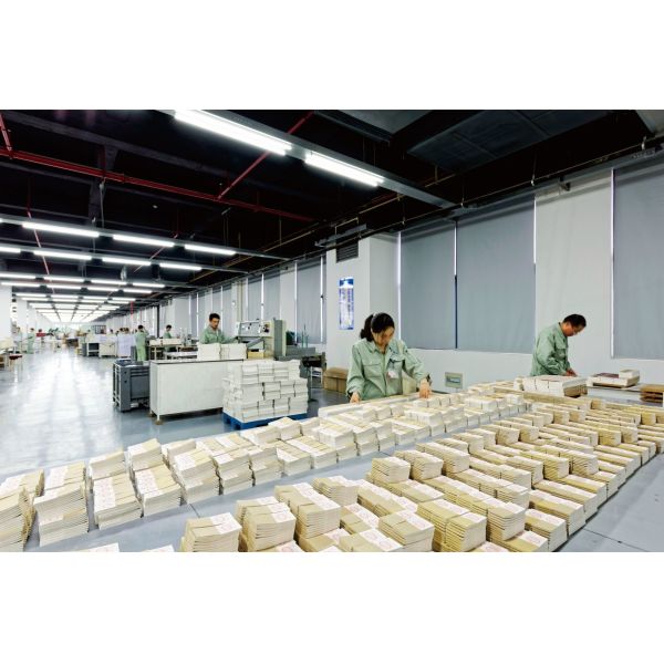 Яркий блеск пластиковой обложки книги таможни изображения ежедневным замороженный журналом сверкная пурпурный