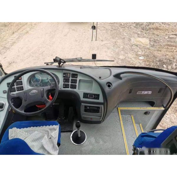 Yutong ZK6107 usado das boas condições esquerdas de aço do Euro III da direção dos assentos do chassi 47 de Bus For Africa do treinador baixo quilômetro