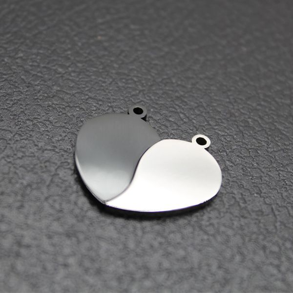 Titanium steel heart-shaped couple necklace pair stainless steel half-heart splicing hanging tag wholesale engraved logo