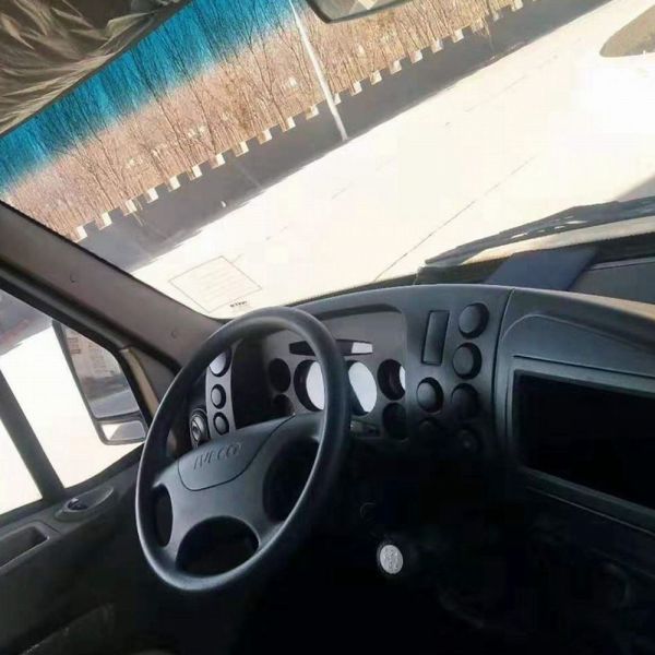 17 Seats IVECO2016 Used Minivans Gasoline Fuel Type 5.99m*2m*2.74m With 2 Doors