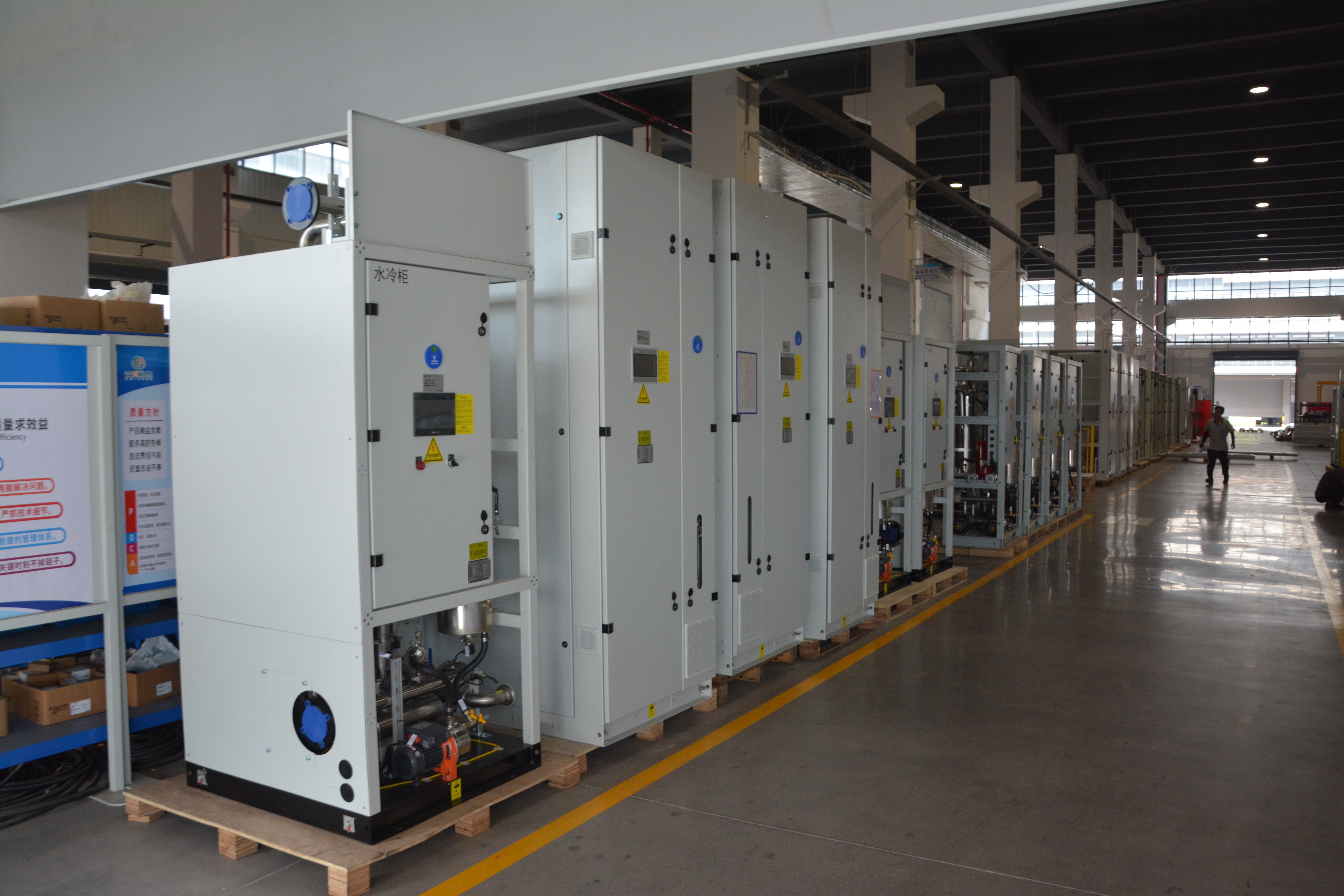 High Performance Cabinet Type LWA Liquid Cooling Unit for Power Electronics