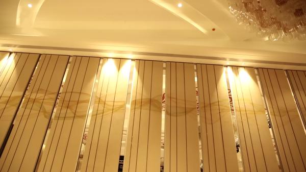 バンケットホール 移動型隔壁 防火・防音隔壁