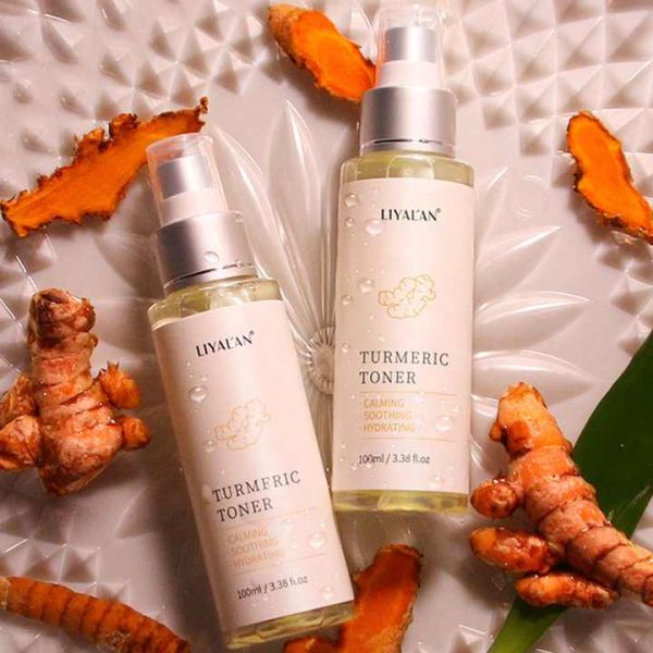 Brume Visage en Spray Marque Blanche OEM Cosmétique Vitamine C Curcuma Tonique pour la Peau