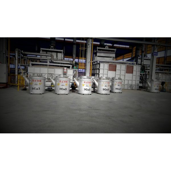 Long Distance Molten Aluminum Transfer Ladles Non Wetting Refactory Long Service Life