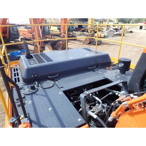 Japan Used Doosan DX300LC Excavator with 2.9TON Operating Weight and Original Cylinder