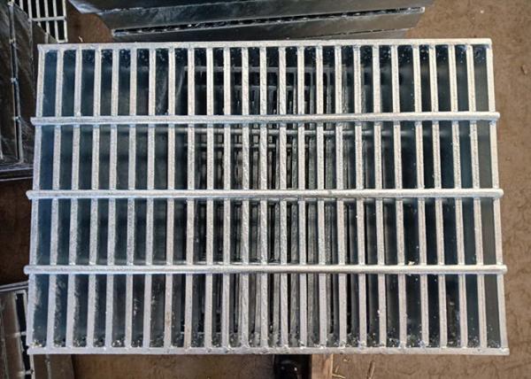 Hot Dip Galvanized Heavy Duty Steel Grating Serrated  Bar Long Working Life
