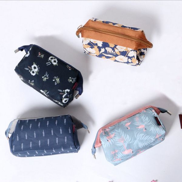 Wholesale Waterproof Travel Storage Cosmetic Bag Makeup Kits Organizer Portable Women Makeup Bag