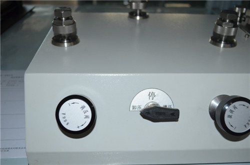 Versatile Semi-Automatic Pressure Calibration Kit for 0-600 bar Pressure Range 16.0kg
