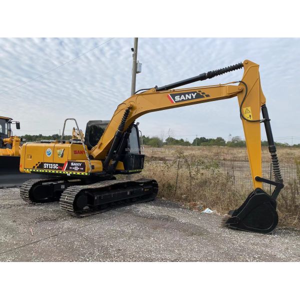 Sany Excavator SY135 original cylindre hydraulique 13000KG Poids de la machine