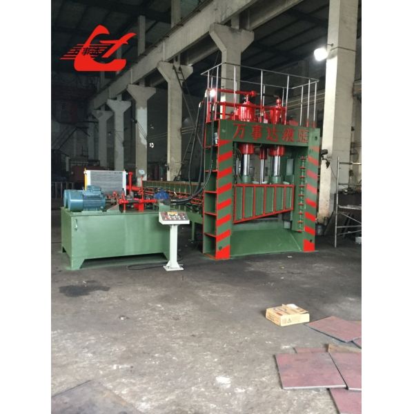 Industrial Gantry Shear Machine PLC Control System With 8000mm Charging Box For Scrap Yards