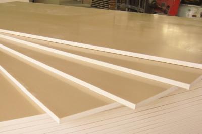 Máquina da placa da espuma de WPC/PVC, capacidade da extrusora de folha 280-320kg/Hr da espuma do Pe