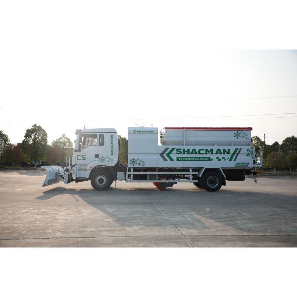 SHACMAN H3000 4×2 Snow Removal Truck 300HP Euro II Engine With PTO Heavy Duty Snow Sweeper Chassis