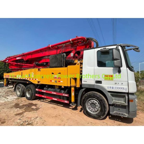 2019 Equipo pesado usado Bomba de hormigón de 49 m con altura de alimentación de 1400 mm y chasis MB
