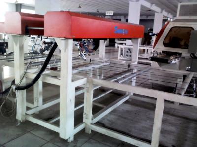 Machine de pulvérisation de peinture pour porte en bois