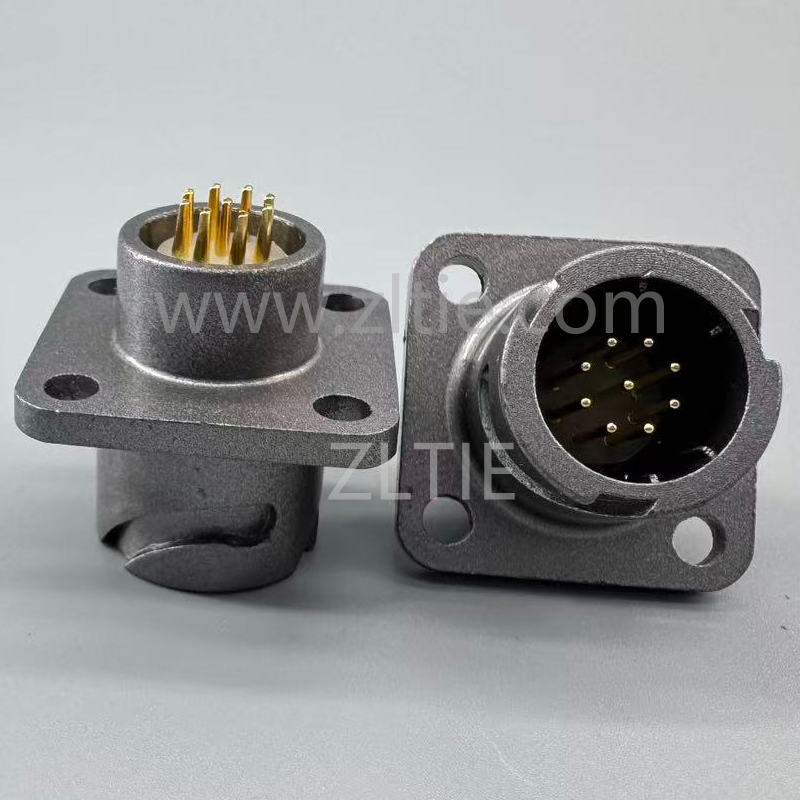 FQ14 Series 9-Pin Square Flange Male Socket