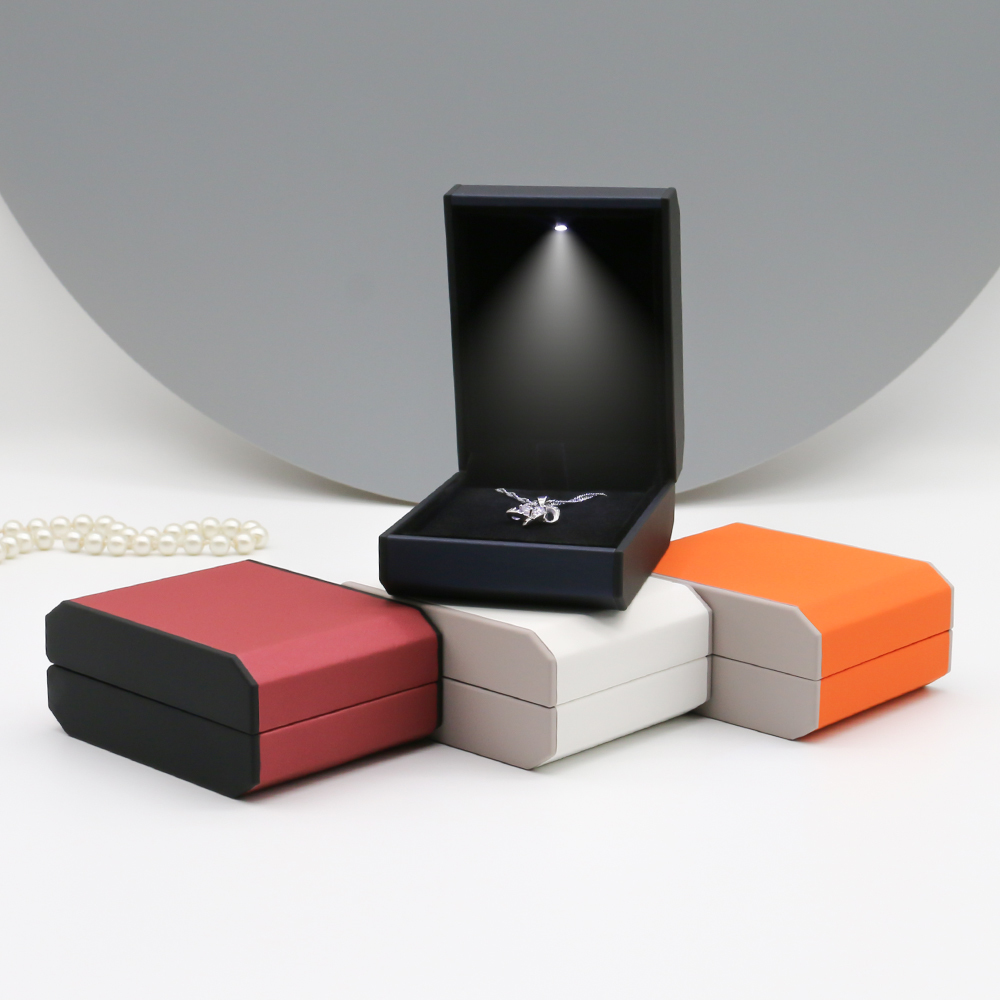 White Plastic LED Light Jewelry Box Set Fashionable Elegant Led Necklace Box For Wedding